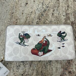 Coach Cream Wallet accordion zip wallet  Rexy nwt new winter Christmas